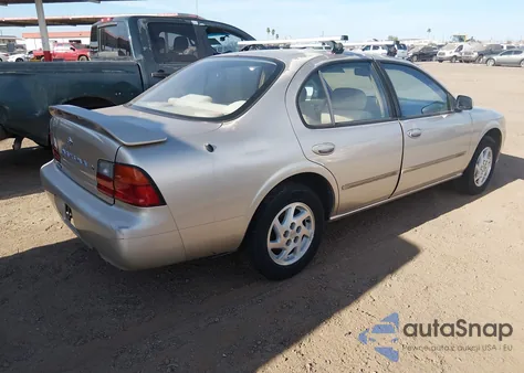 1995 Nissan Maxima Gle/Gxe/Se z USA, uszkodzony, nr VIN JN1CA21D8ST007399